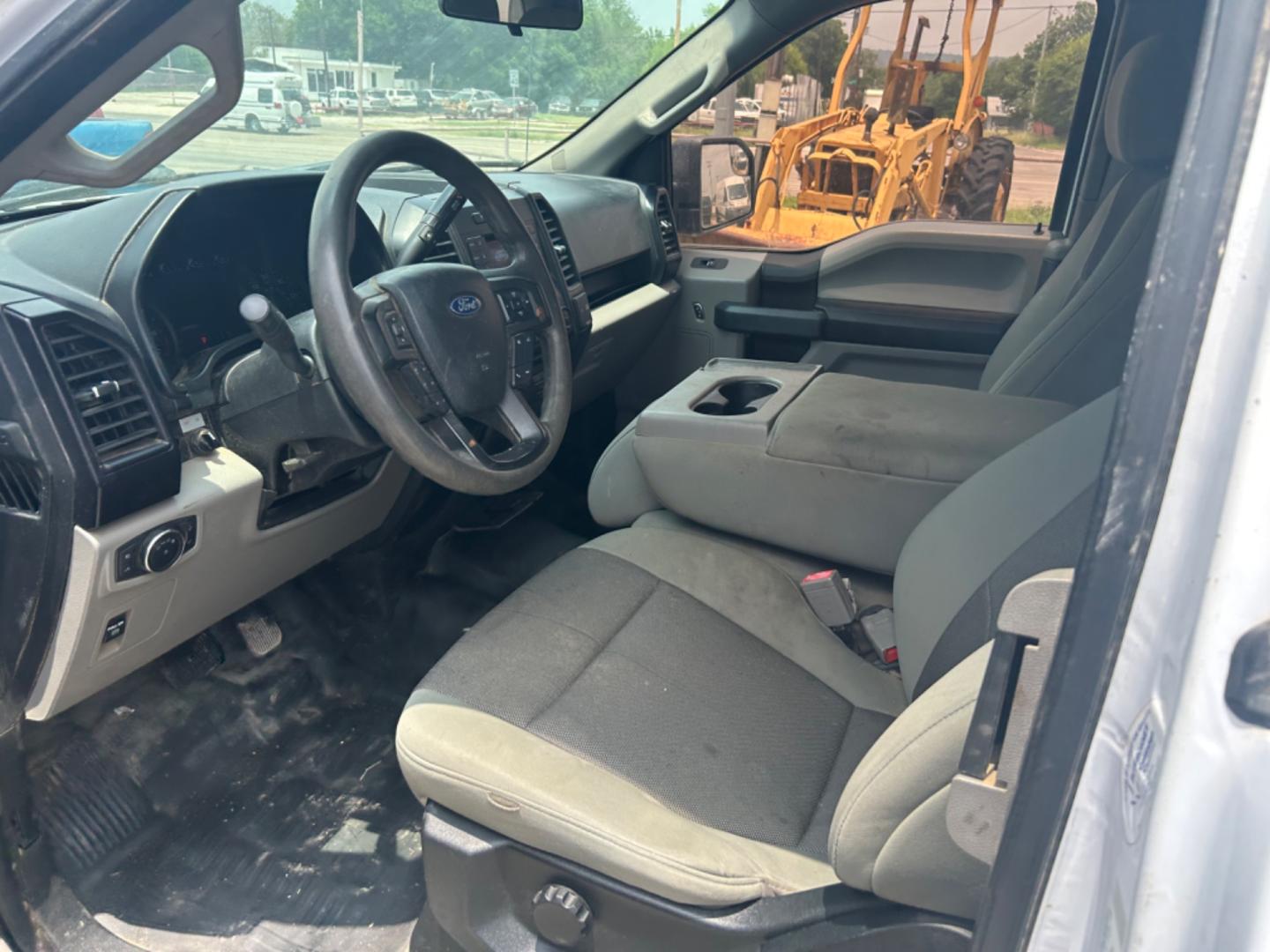 2018 White Ford F-150 XL SuperCab 6.5-ft. 4WD (1FTFX1EG6JK) with an 3.5L V6 DOHC 24V engine, 6A transmission, located at 1687 Business 35 S, New Braunfels, TX, 78130, (830) 625-7159, 29.655487, -98.051491 - Photo#9